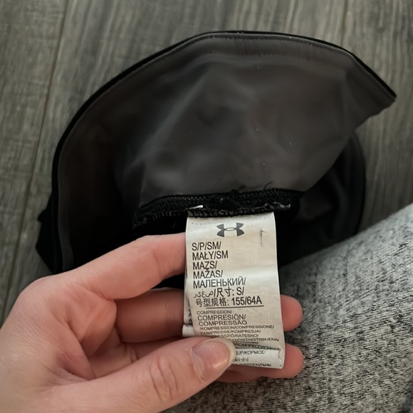 UNDER ARMOUR GIRL’S SIZE SMALL SHORTS !! - Picture 3 of 3